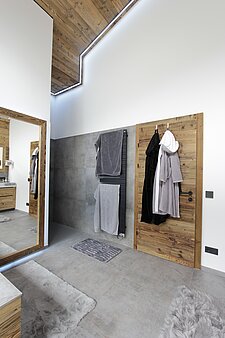 Badezimmer mit Altholz
