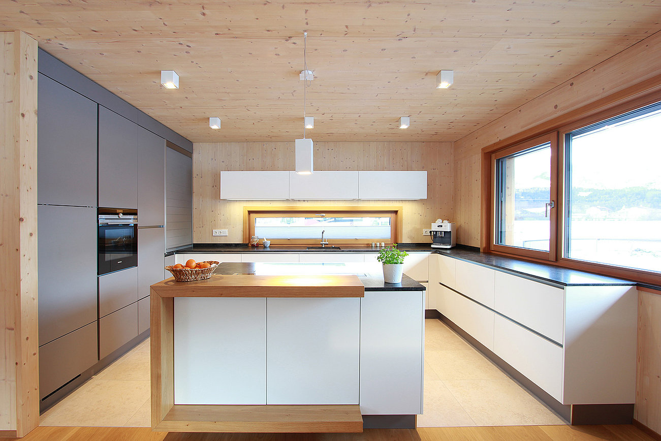 Küche im Holzhaus modern