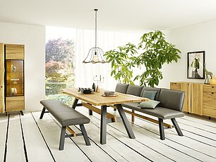 Essgruppe mit Metallgestell und Polsterung