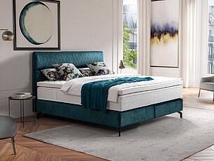 Modernes Boxspringbett mit gepolstertem Kopfteil