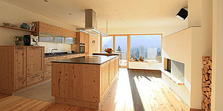 Moderne Küche in Fichte Altholz