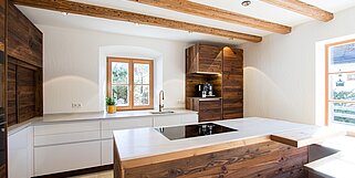 Kücheninsel mit Altholz