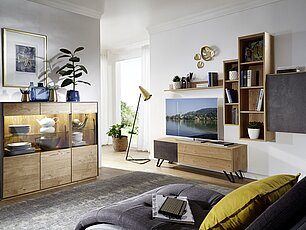 Modernes Wohnzimmer in Eiche mit Wohnwand und Sideboard 