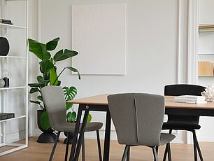 Essgruppe mit Metallgestell