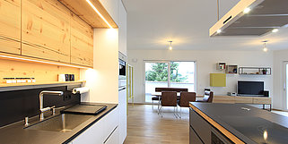 Moderne Küche mit Altholz Fichte