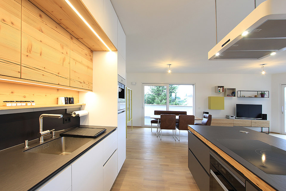 Moderne Küche mit Altholz Fichte