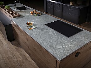 Steinplatte Mühltalsee auf Holzküche
