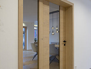 Innentür aus Holz mit Glasfüllung