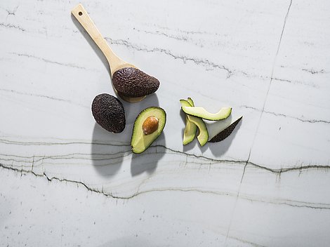Elegante weiße Steinarbeitsplatte