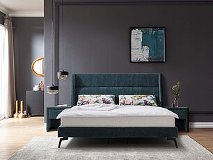Elegantes Boxspringbett mit gepolstertem Kopfteil
