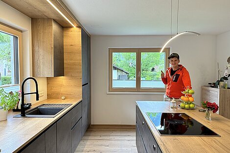 Moderne grifflose Betonküche