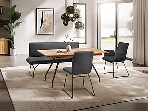 Moderne Essgruppe mit elegantem Metallgestell ung Polsterung