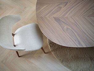 Sessel mit Holzgestell