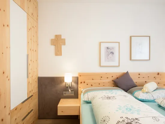 Zirbenschlafzimmer-modern.jpg