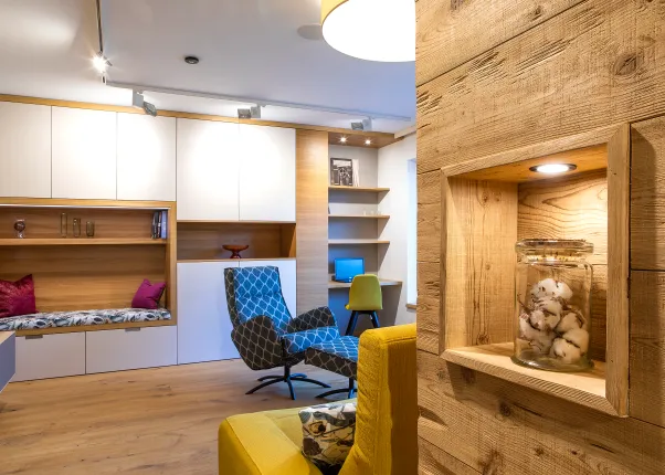 Modernes Wohnzimmer im Schauraum in Gosau im Salzkammergut