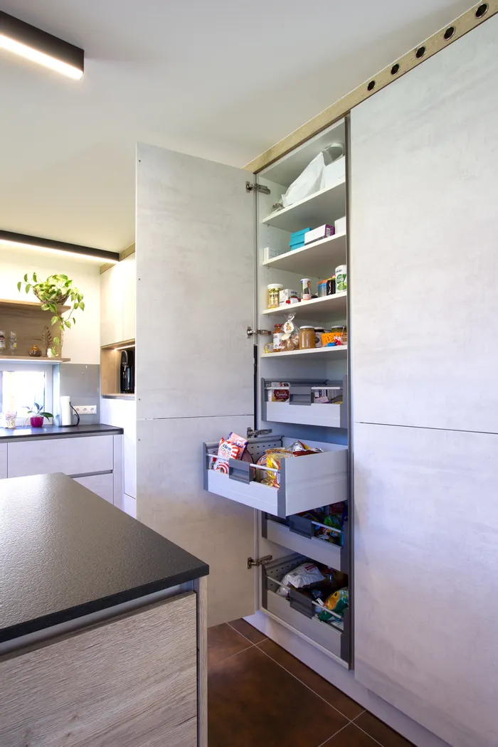 vorratsschrank-kueche.jpg