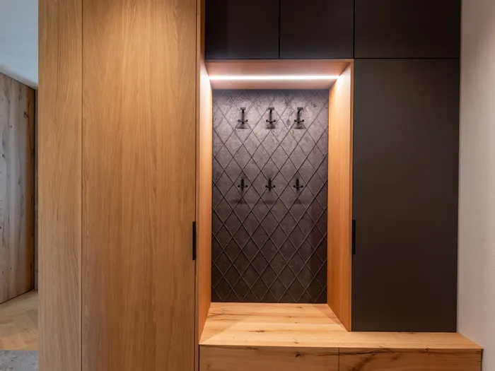 moderne-garderobe-holz.jpg
