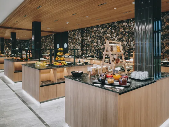 Modernes Hotel-Buffet aus Holz