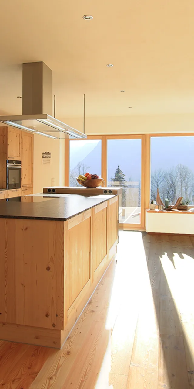 Moderne Holzküche in Fichte Altholz