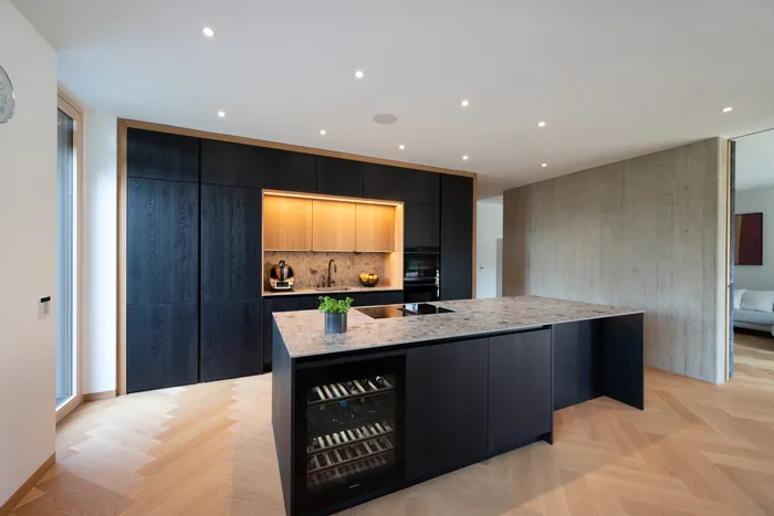 Moderne Küche mit Back Kitchen / Back Up Küche