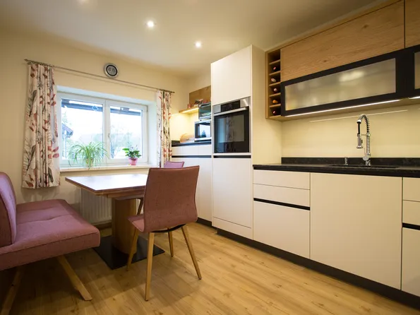 Kleine Küche mit Essplatz