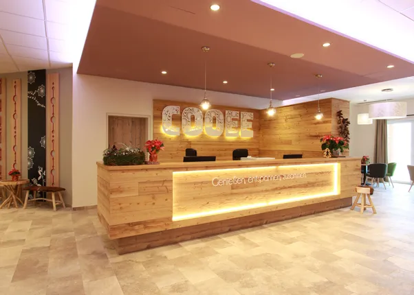 einrichtung-hotel-rezeption.JPG