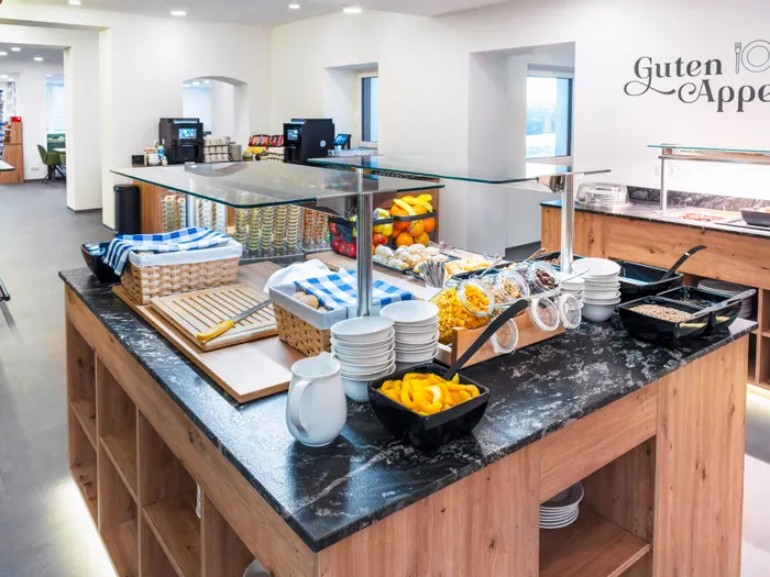 Buffet für Restaurant aus Holz mit Steinplatte 