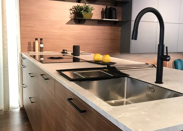 schwarze-kuechenarmatur.jpeg