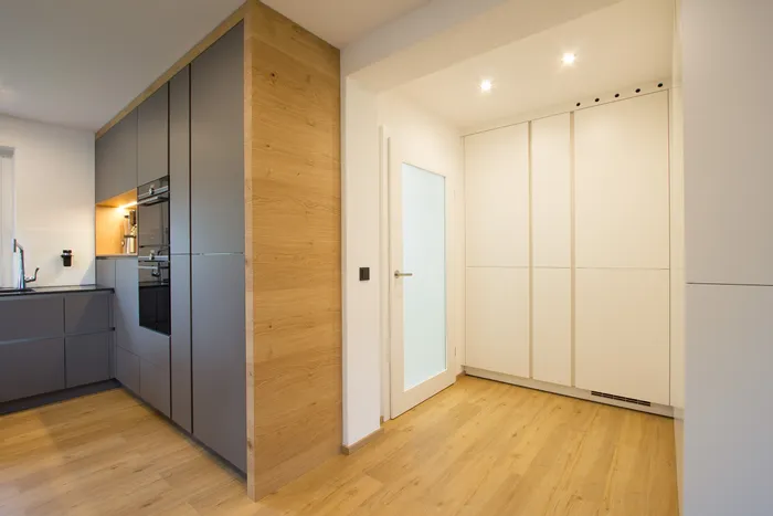 Große Vorratsschränke, Speis in der Küche