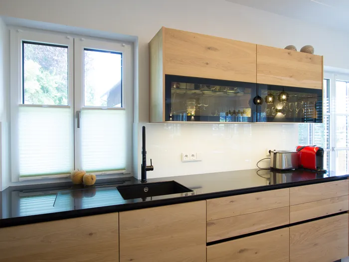 Eleganter Glasoberschrank