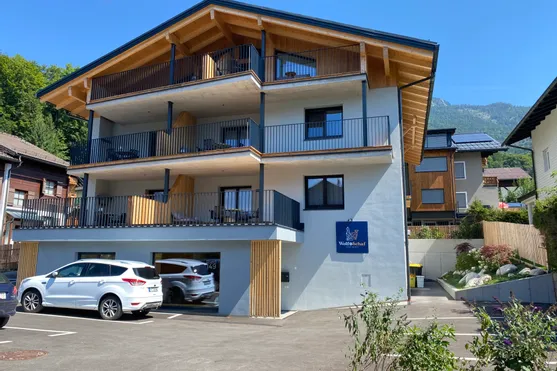 Modernes Apartmenthaus Wolf & Schaf mit Balkonen und Parkplatz in sonniger Berglage