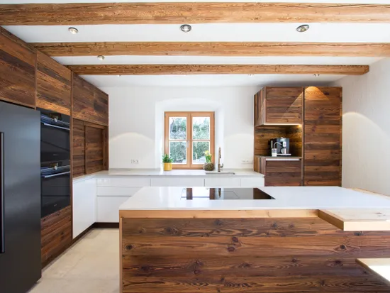 landhauskueche-altholz-modern.jpg