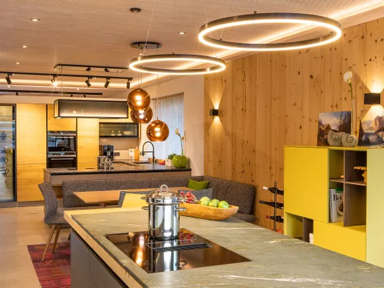 Moderne Küche und Wohnmöbel im Schauraum & Küchenstudio Laserer in Gosau