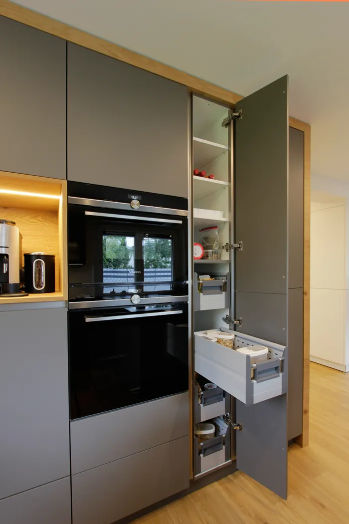 vorratsschrank-kueche.jpg