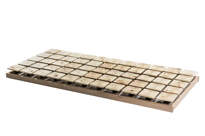 Lattenrost mit beweglichen Holzmodulen aus hellem Schichtholz für ergonomisches Liegen