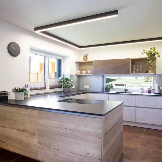 Betonoptik Küche mit Eichendekor