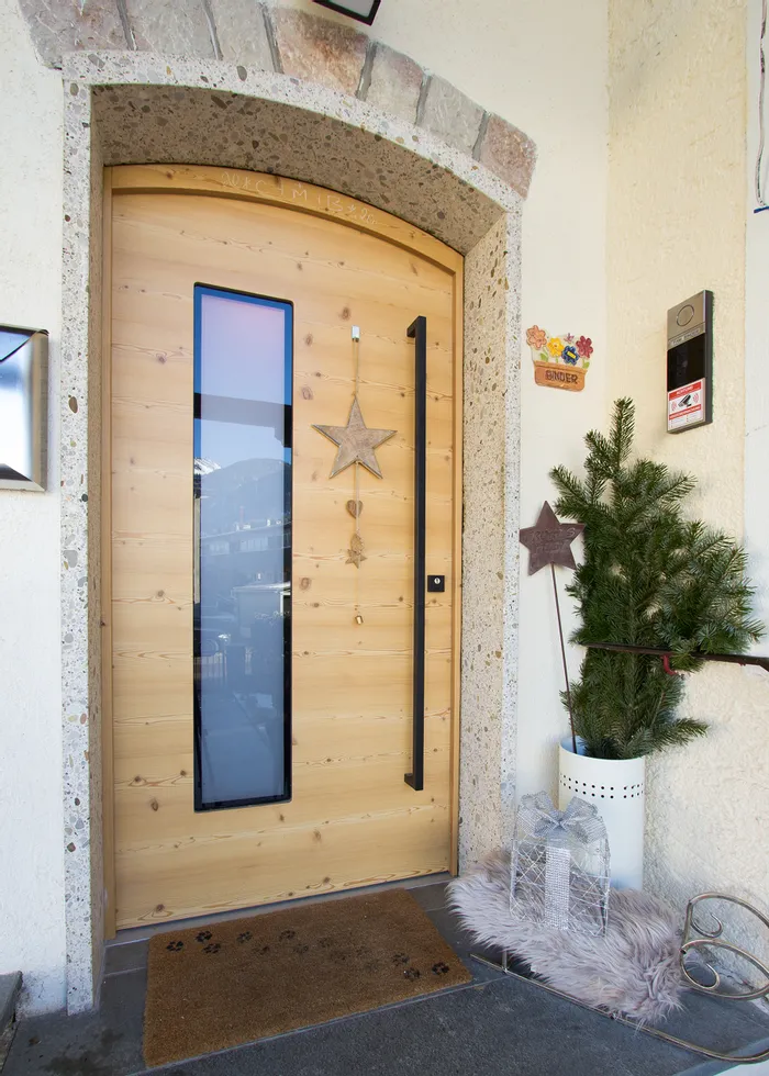 holz-haustuere-laerche.jpg
