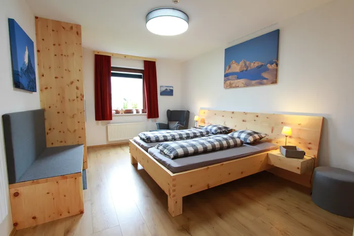 zirbenschlafzimmer-tischler.jpg