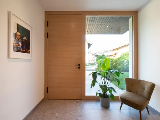 Moderne Holz-Haustüre vom Tischler