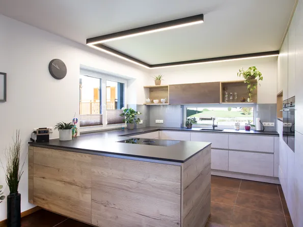 Betonoptik Küche mit Eichendekor